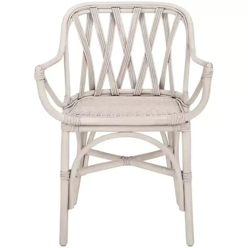 Poltroncina con accenti in rattan e schienale intrecciato naturale