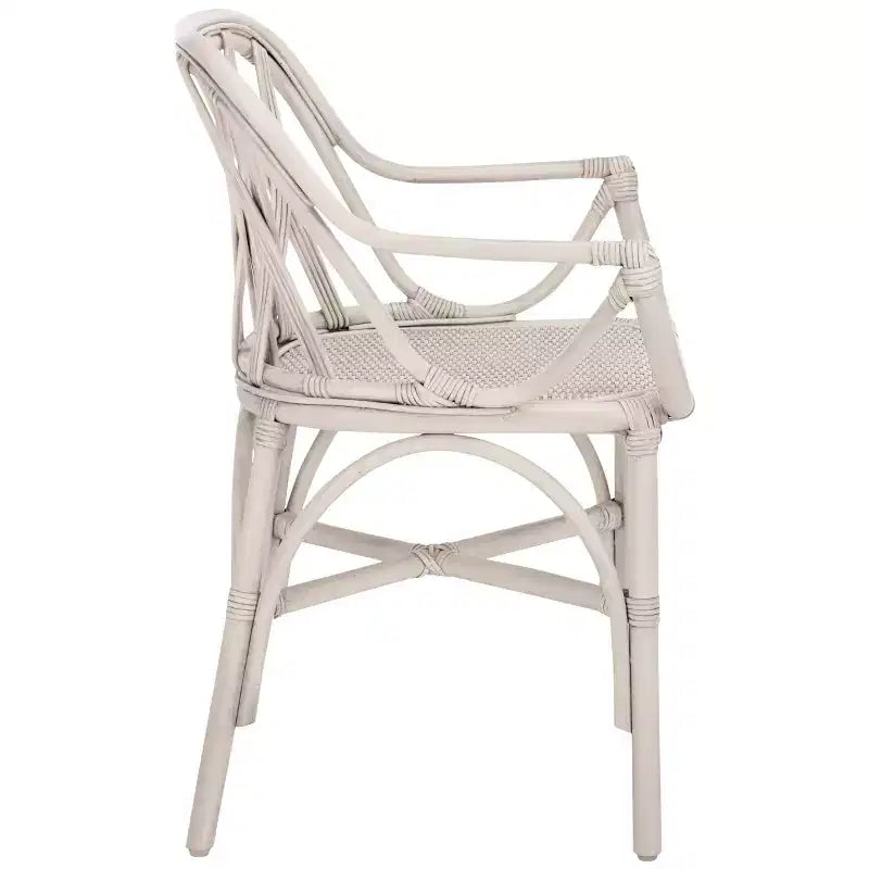 Poltroncina con accenti in rattan e schienale intrecciato naturale