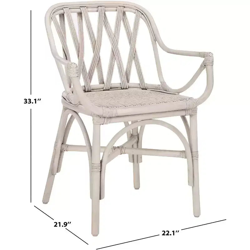 Poltroncina con accenti in rattan e schienale intrecciato naturale