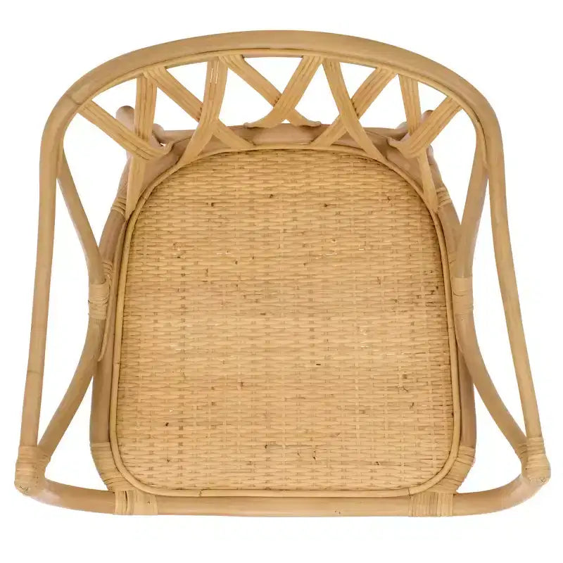 Poltroncina con accenti in rattan e schienale intrecciato naturale