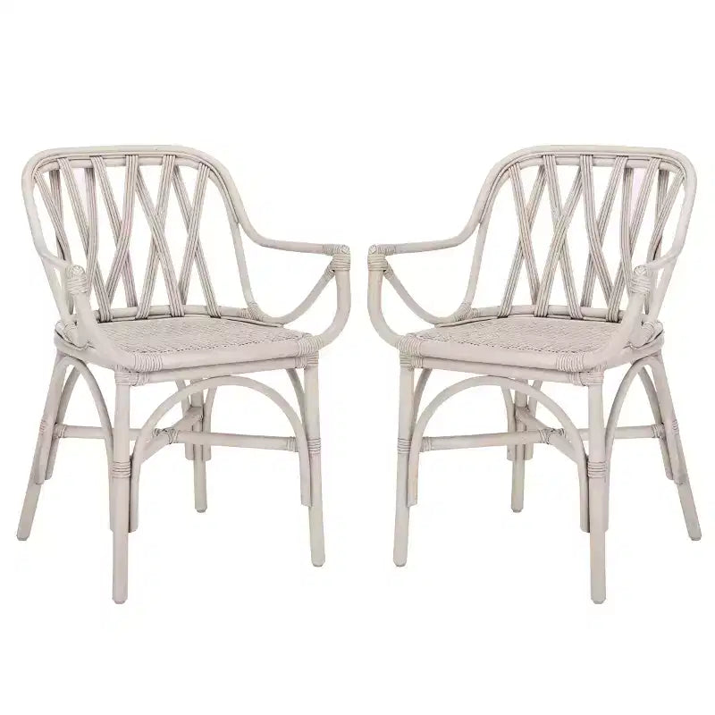 Poltroncina con accenti in rattan e schienale intrecciato naturale