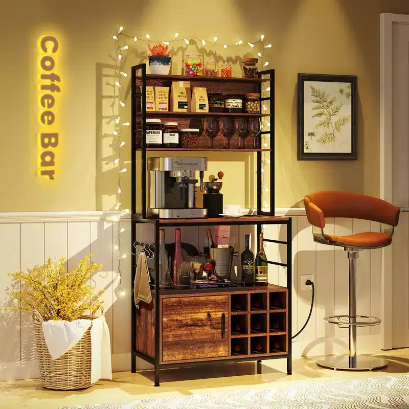 Mobile da cucina Baker da 67" con presa di corrente, Armadietto da caffè con ganci a forma di S