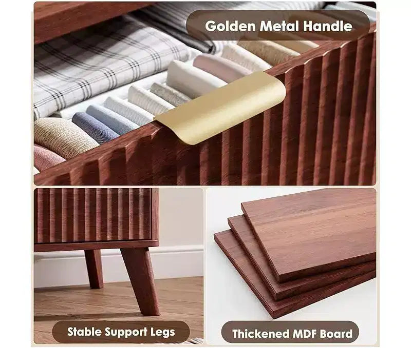 Comò ampio a 6 cassetti con profilo curvo, frontali scanalati e maniglie color oro