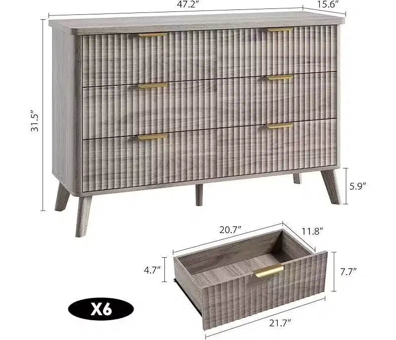 Comò ampio a 6 cassetti con profilo curvo, frontali scanalati e maniglie color oro