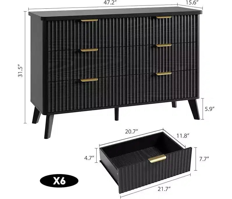 Comò ampio a 6 cassetti con profilo curvo, frontali scanalati e maniglie color oro